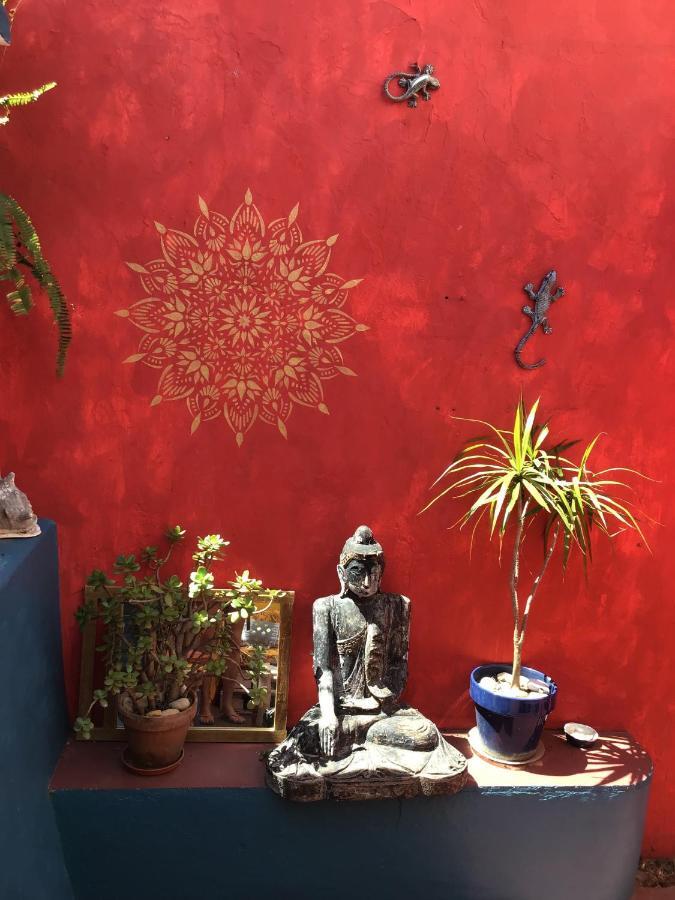 Buddha Bee - 18 To 35 Years Old Only Lagos Extérieur photo